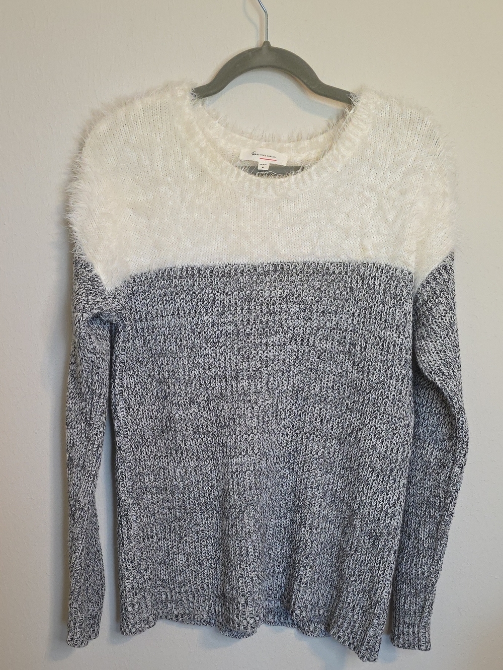 Vince Camuto White Fuzzy Yoke Marled Gray Crew Sweater